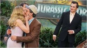 **A JuraKISS World? Scarlett Johansson & Jonathan Bailey’s Steamy Moment Steals the Show at ‘Jurassic World: Rebirth’ Premiere 3 Jurassic World: Rebirth