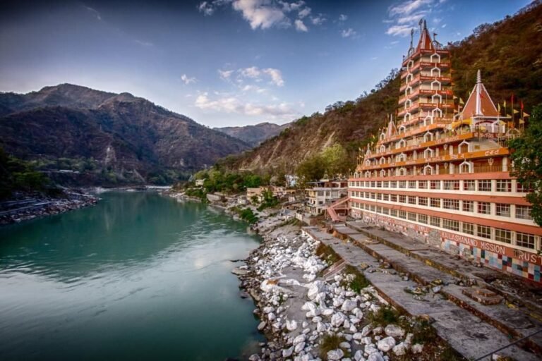 rishikesh_temple_side_view_of_canal-1024x6836422024913337639712.jpg